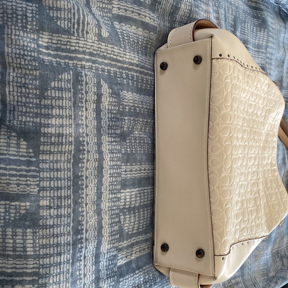 Coach- Edie 31 Shoulder Bag in Signature Leather With Rivets - cream color - Picture 3 of 10